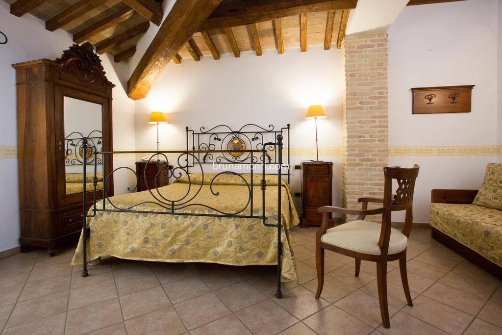 Hotel Palazzo Brunamonti Беванья Экстерьер фото